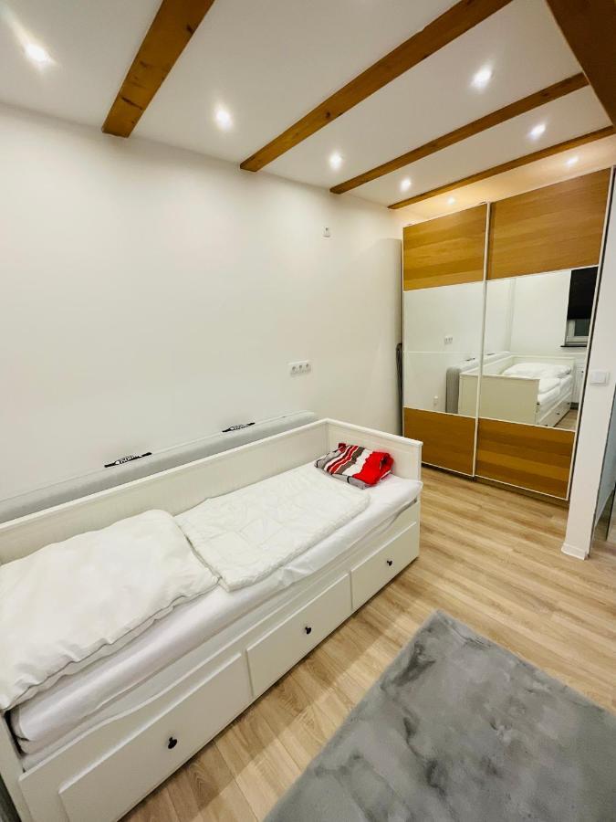 Best Central Apartment - Am Marktplatz - Up To 5 - Next To Frankfurt And Hanau - Coffee And Snacks - Netflix, Prime, Disney Nidderau Zewnętrze zdjęcie